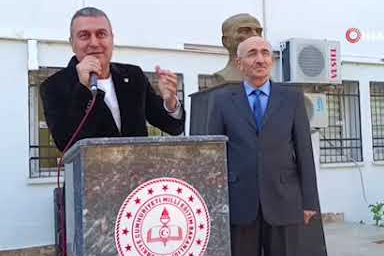 50 öğrencinin hayatına dokundu: 40 yıllık öğretmene alkışlarla veda