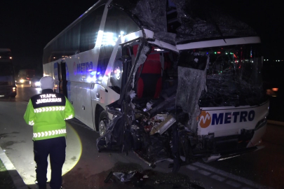 44 yolcu taşıyan otobüs Bursa plakalı TIR'a çarptı: Yaralılar var!