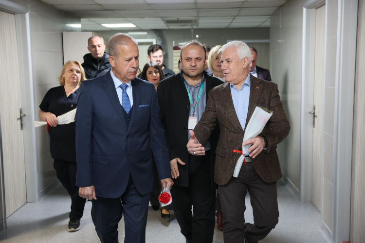 Başkan Bozbey'den Tıp Bayramı'nda sağlık çalışanlarına anlamlı ziyaret - Bursa Hayat Gazetesi-2