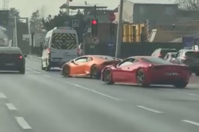 Bursa'da pes dedirten görüntüler! İki ultra lüks araç sürücüsü kuralları hiçe saydı