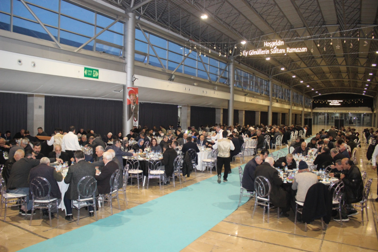 Bursa’da şoför ve otomobilci esnafı ramazan sofrasında buluştu - Bursa Hayat Gazetesi-2