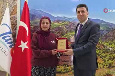 “Kadın isterse her şeyi yapar” diyen servis şoförü 15 yıldır direksiyon başında