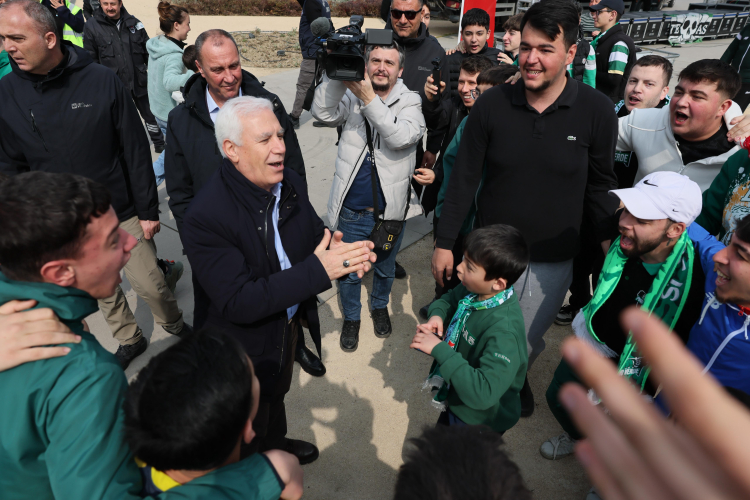 Bursa Büyükşehir Belediyesi ile taraftarlar, maç heyecanını birlikte yaşadı!-Bursa Hayat-2