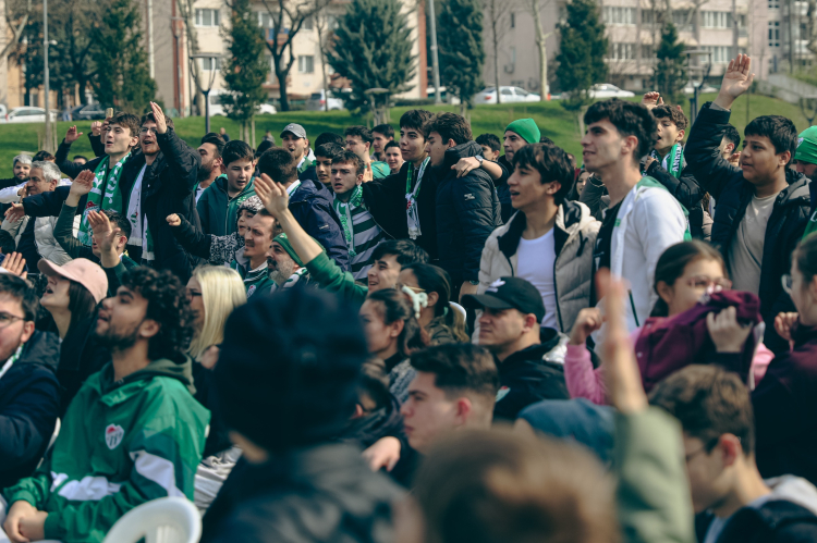 Bursa Büyükşehir Belediyesi ile taraftarlar, maç heyecanını birlikte yaşadı!-Bursa Hayat-4