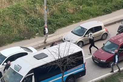 Bursa’da cadde ortasında dehşet: Copla saldırdı!