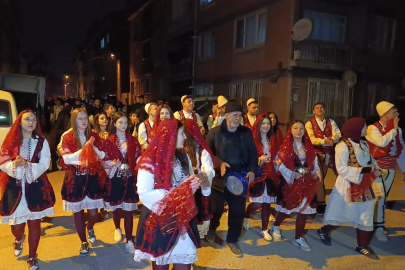 Bursa’da sahura neşeli başlangıç: 15 yıllık geleneği sürdürdüler!