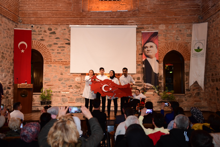 Osmangazi’de engelli bireyler sahnedeydi: Vefa, cesaret ve gurur dolu anlar…-Bursa Hayat-5