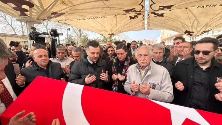 Tarih dünyasının duayeni İlber Ortaylı son yolculuğuna uğurlandı…-Bursa Hayat-2