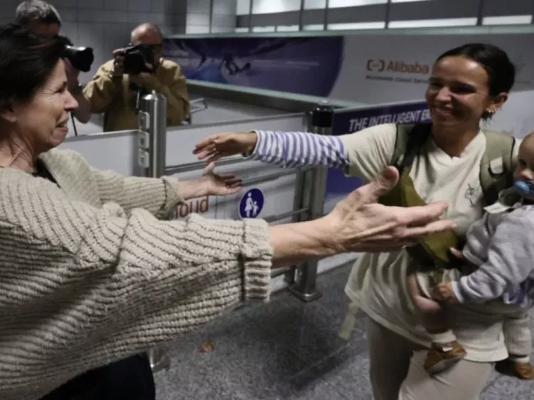 Dubai’de tahliye kaosu: Özel jet ücretleri 250 bin dolara çıktı!-Bursa Hayat-3