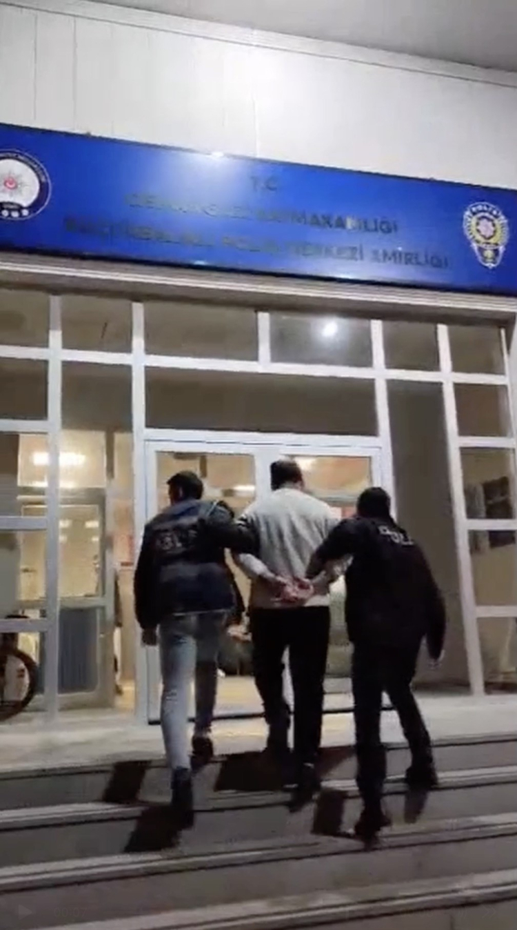 Bursa’da hapis cezası bulunan 2 şahıs gözaltına alındı!-Bursa Hayat-2
