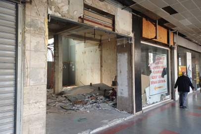 Bursa’da yıkım çalışması yapılan alanda güvenlik önlemleri unutuldu