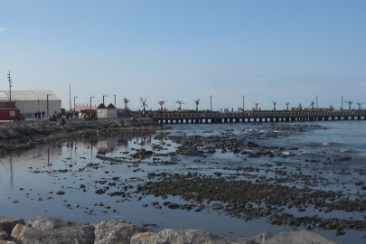 Hatay’da fırtına etkisi! Denizde çekilme meydana geldi