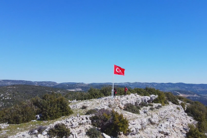 Hatay’da gururlandıran manzara! Tepeler bayraklarla donatıldı