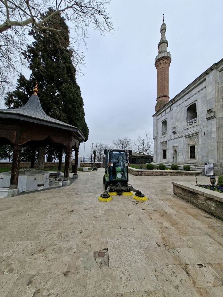 Bursa’da mezarlık ve kent temizliğiyle bayram öncesi seferberlik!-Bursa Hayat-2