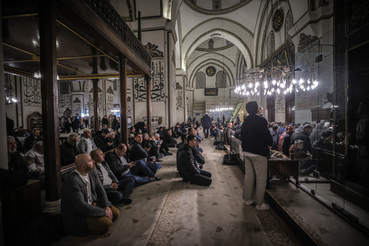 Ulu Cami’de duygu dolu anma! Şehitler için dualar edildi-Bursa Hayat-3