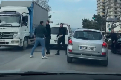 Bursa’da trafikte tartışma kavgaya dönüştü: Diğer sürücüler araya girdi