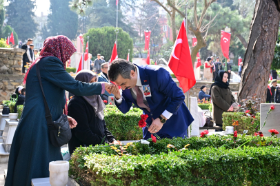 Başkan Oktay Yılmaz'dan şehitlikte duygusal buluşma