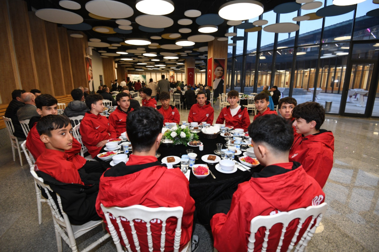 Osmangazi Belediyesi amatör spor camiasını iftarda buluşturdu - Bursa Hayat Gazetesi-4