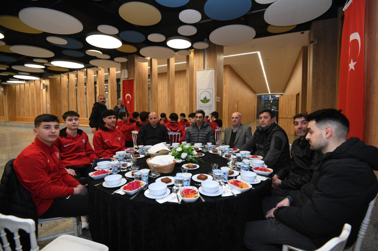 Osmangazi Belediyesi amatör spor camiasını iftarda buluşturdu - Bursa Hayat Gazetesi-5