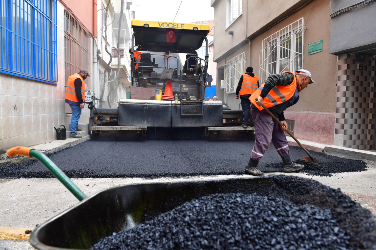 Osmangazi’de asfalt seferberliği Yeşilova’da yollar yenilendi - Bursa Hayat Gazetesi-3
