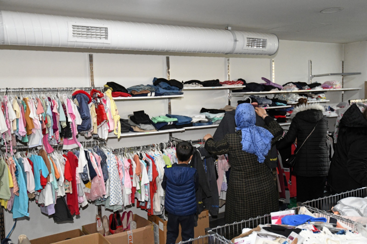 Osmangazi’de iyilik kapısı: Sevgi Mağazası yüzleri güldürüyor!-Bursa Hayat-2