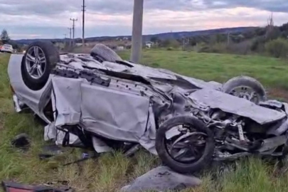 Bayram yolunda feci kaza: Kafa kafaya çarpıştılar!