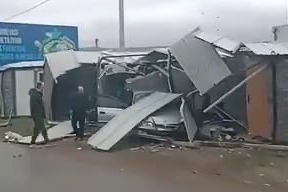 Bursa'da otomobil prefabrik yapıya daldı!