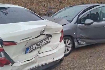 Bursa'da zincirleme kaza: Dört otomobil birbirine girdi