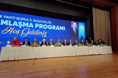 AK Parti Bursa teşkilatı bayramın ilk gününde bir araya geldi