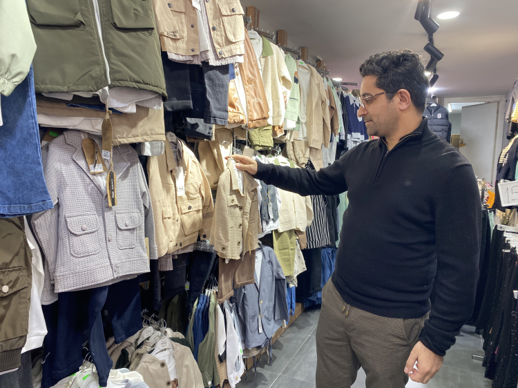 Bursa’da mağazada pes dedirten hırsızlık!  -Bursa Hayat-4