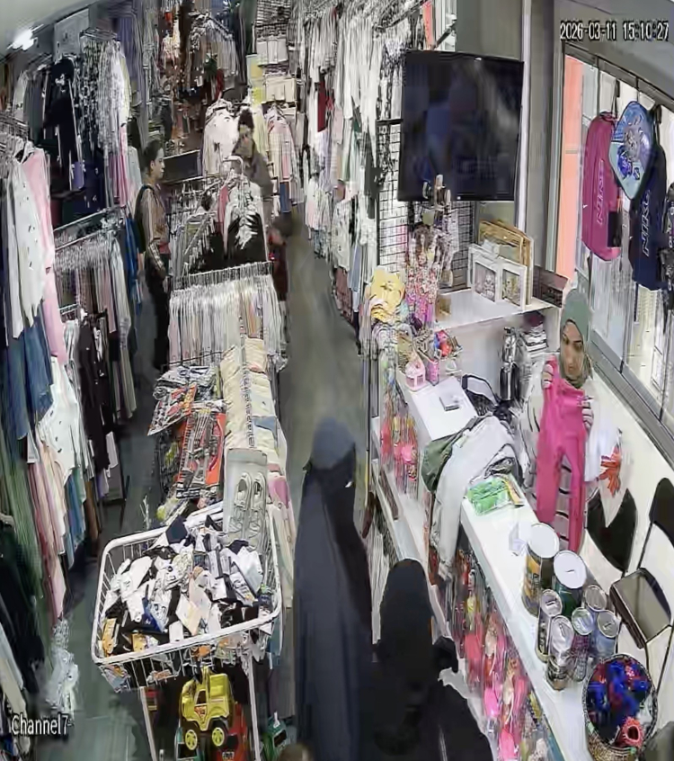 Bursa’da mağazada pes dedirten hırsızlık!  -Bursa Hayat-3