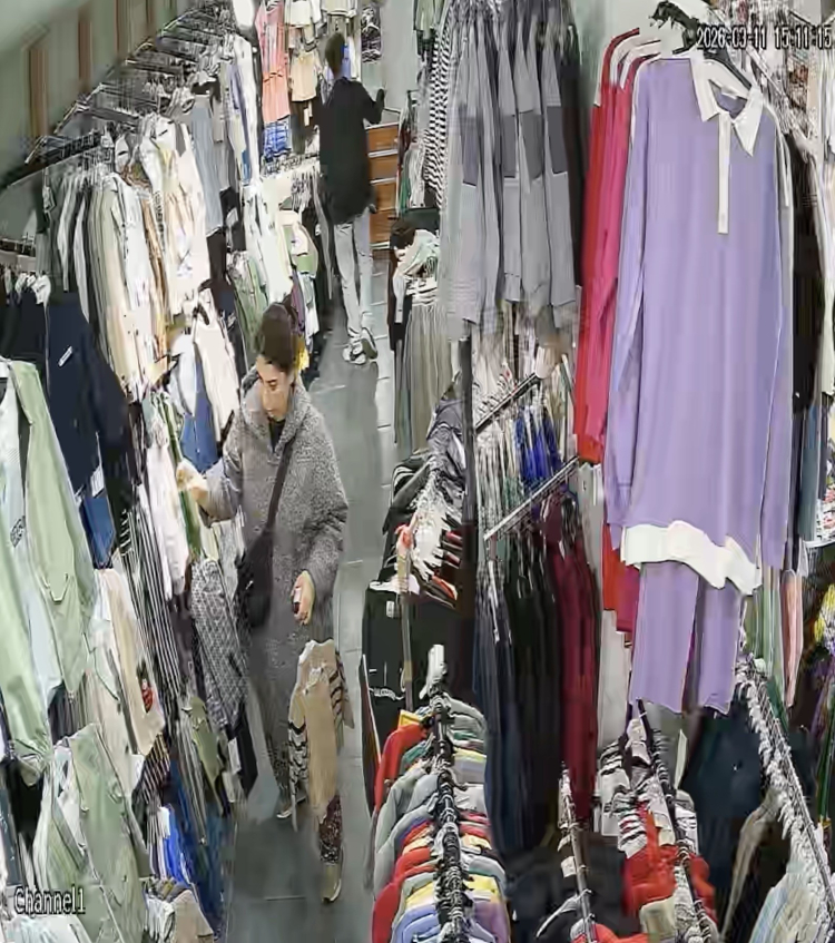 Bursa’da mağazada pes dedirten hırsızlık!  -Bursa Hayat-2