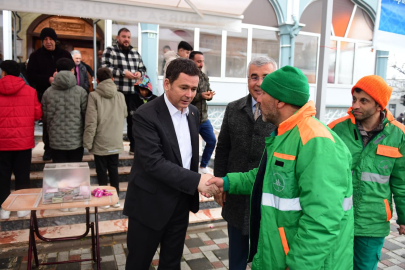 Başkan Erkan Aydın, bayramı vatandaşlarla karşıladı