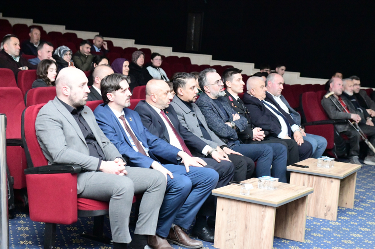 Kestel’de duygu dolu gece! ‘Çanakkale’de Bir Elif’ sahnelendi -Bursa Hayat-3