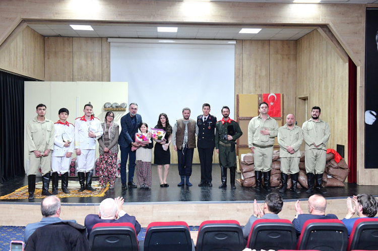 Kestel’de duygu dolu gece! ‘Çanakkale’de Bir Elif’ sahnelendi -Bursa Hayat-2