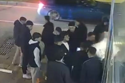 Bursa’da sokak ortasında kavga! Bir yumruk ortalığı karıştırdı