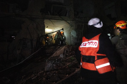 İsrail güneyinde alarm! İran Dimona kentine füzelerle saldırdı