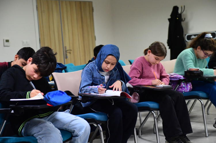 Osmangazi’de minik yazarlar yaratıcılıklarını geliştiriyor - Bursa Hayat Gazetesi-2