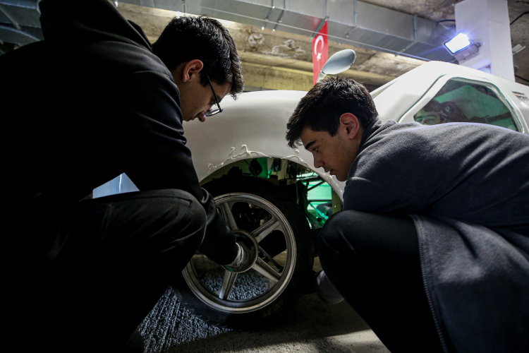 Bursa liselilerinden büyük başarı: UMAY elektrikli araçta zirveye oynuyor!-Bursa Hayat-2
