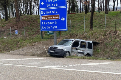 Bursa’da kamyonet ve ticari araç çarpıştı: 4 kişi yaralandı!