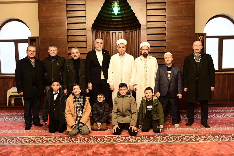 Kestel Belediye Başkanı, kırsal mahallelerde bayram sevincini paylaştı-Bursa Hayat-4