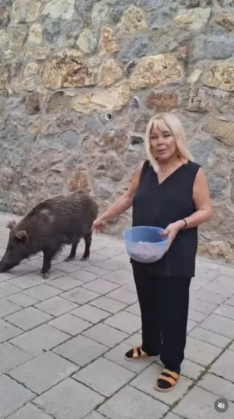 Safiye Soyman’ın kapı önü misafiri şaşırttı!-Bursa Hayat-2