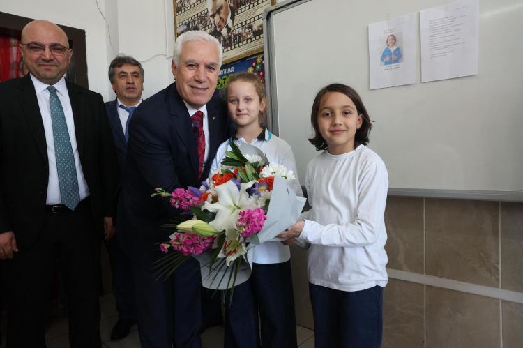 Bursa’da minik öğrencinin sınıf başkanlığı sözü gerçek oldu - Bursa Hayat Gazetesi-2