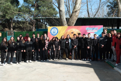 Gençler sokak hayvanları için Yıldırım'da bir araya geldi