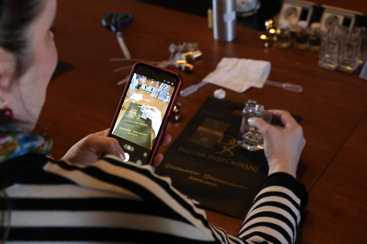 Osmangazi'de parfüm yapım atölyesiyle kokuların dünyasına yolculuk - Bursa Hayat Gazetesi-2