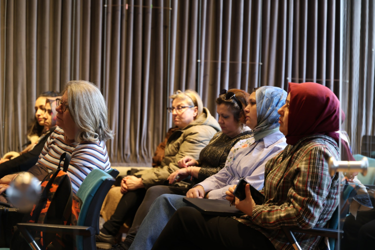 Osmangazi'de parfüm yapım atölyesiyle kokuların dünyasına yolculuk - Bursa Hayat Gazetesi-4