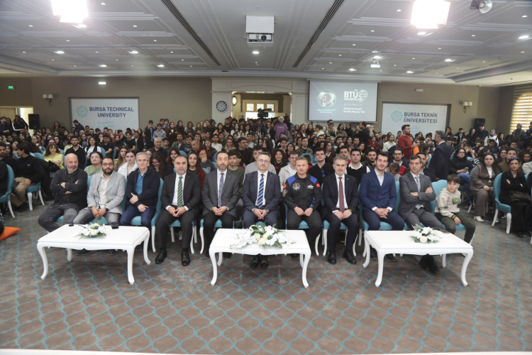 Türkiye’nin ilk astronotu Alper Gezeravcı Bursa’da uzay yolculuğunu anlattı - Bursa Hayat Gazetesi-4