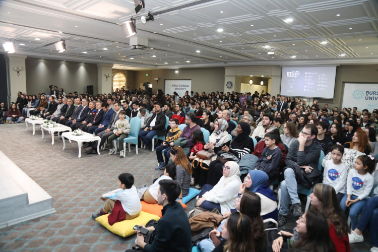 Türkiye’nin ilk astronotu Alper Gezeravcı Bursa’da uzay yolculuğunu anlattı - Bursa Hayat Gazetesi-3