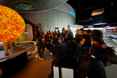 Bursa'da bilimle büyüyen nesiller GUHEM'de uzayı keşfetti