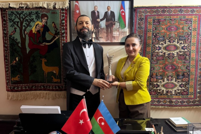 Dünyaca ünlü yazar Akif Manaf’a anlamlı ödül: 'Barış Sanatı Ödülü'